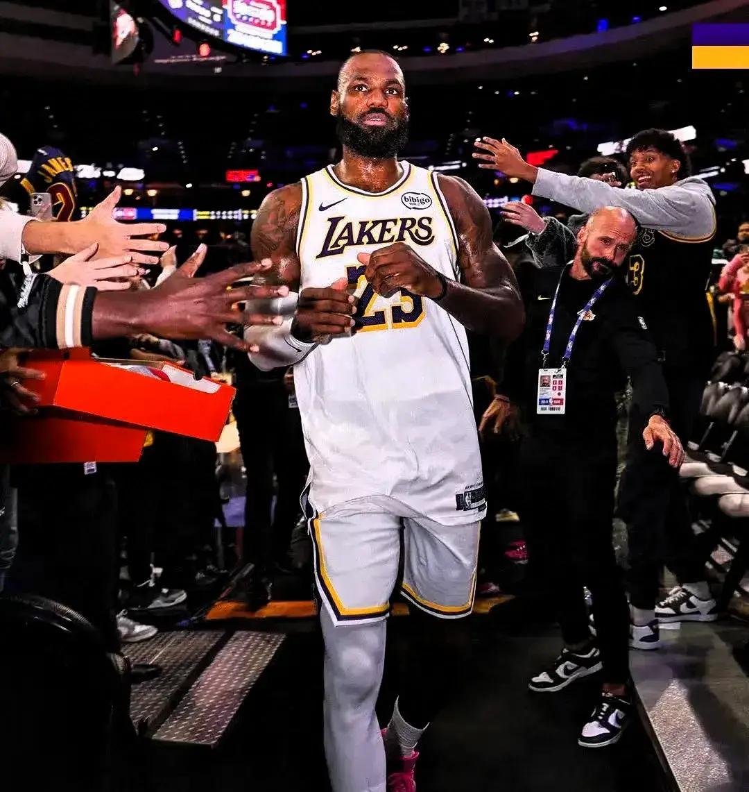 逆转之夜！湖人最后时刻连续得分取胜，帖子他们详细自己.的简单介绍