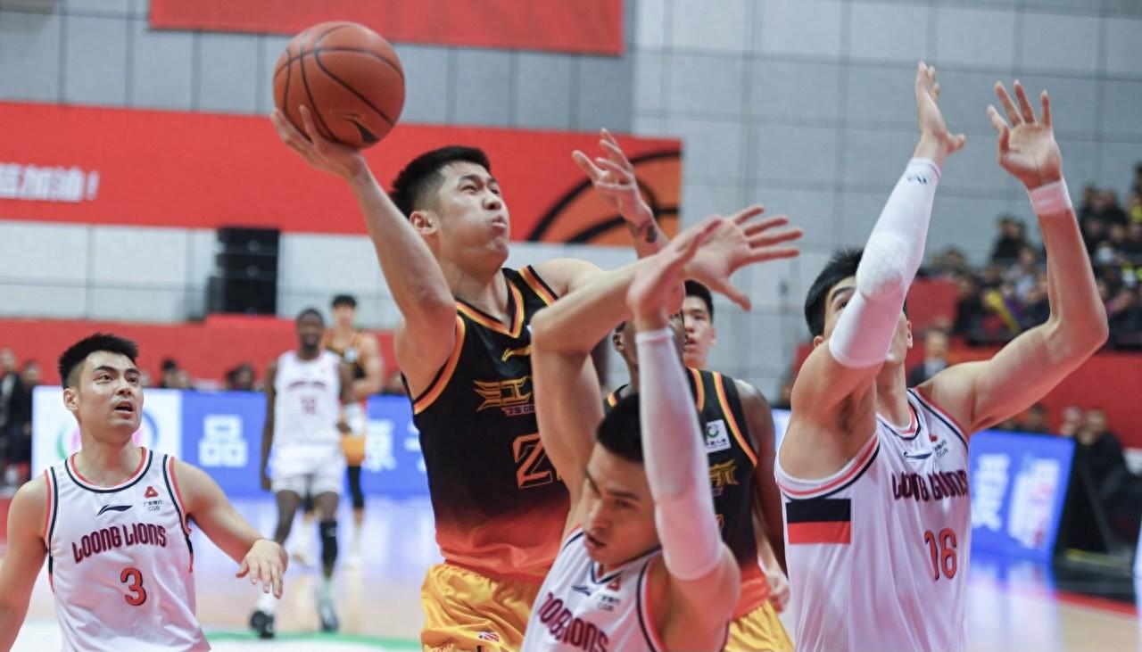 关于从上海海港围绕意甲绝杀压哨到关键时刻浙江稠州备战CBA季后赛，窗口期托特纳姆调整名单以备欧超杯的信息