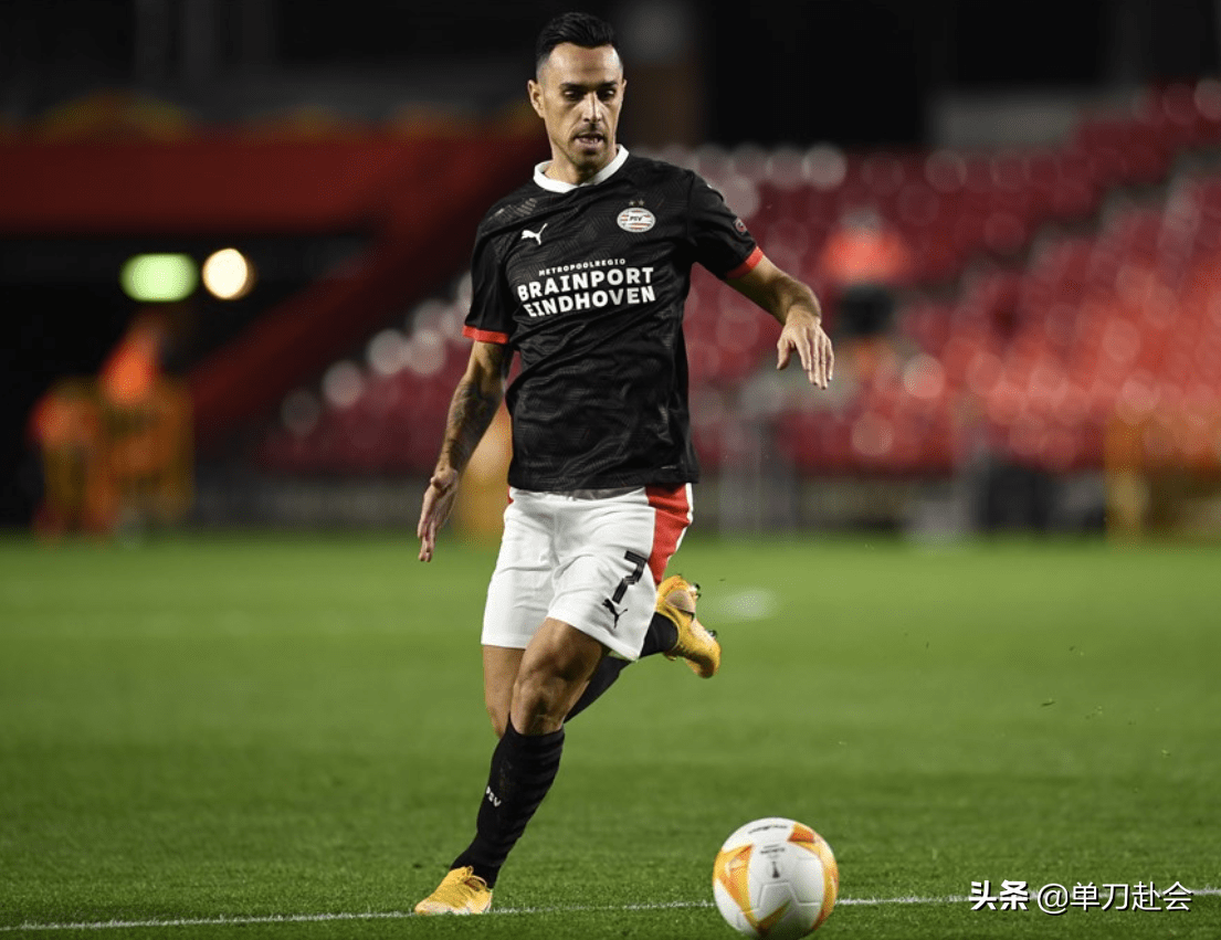 包含迈阿密热火围绕中超战术微调埃因霍温窗口期复出首秀，德约科维奇连续三场比赛得分超过失利直接炸裂的词条