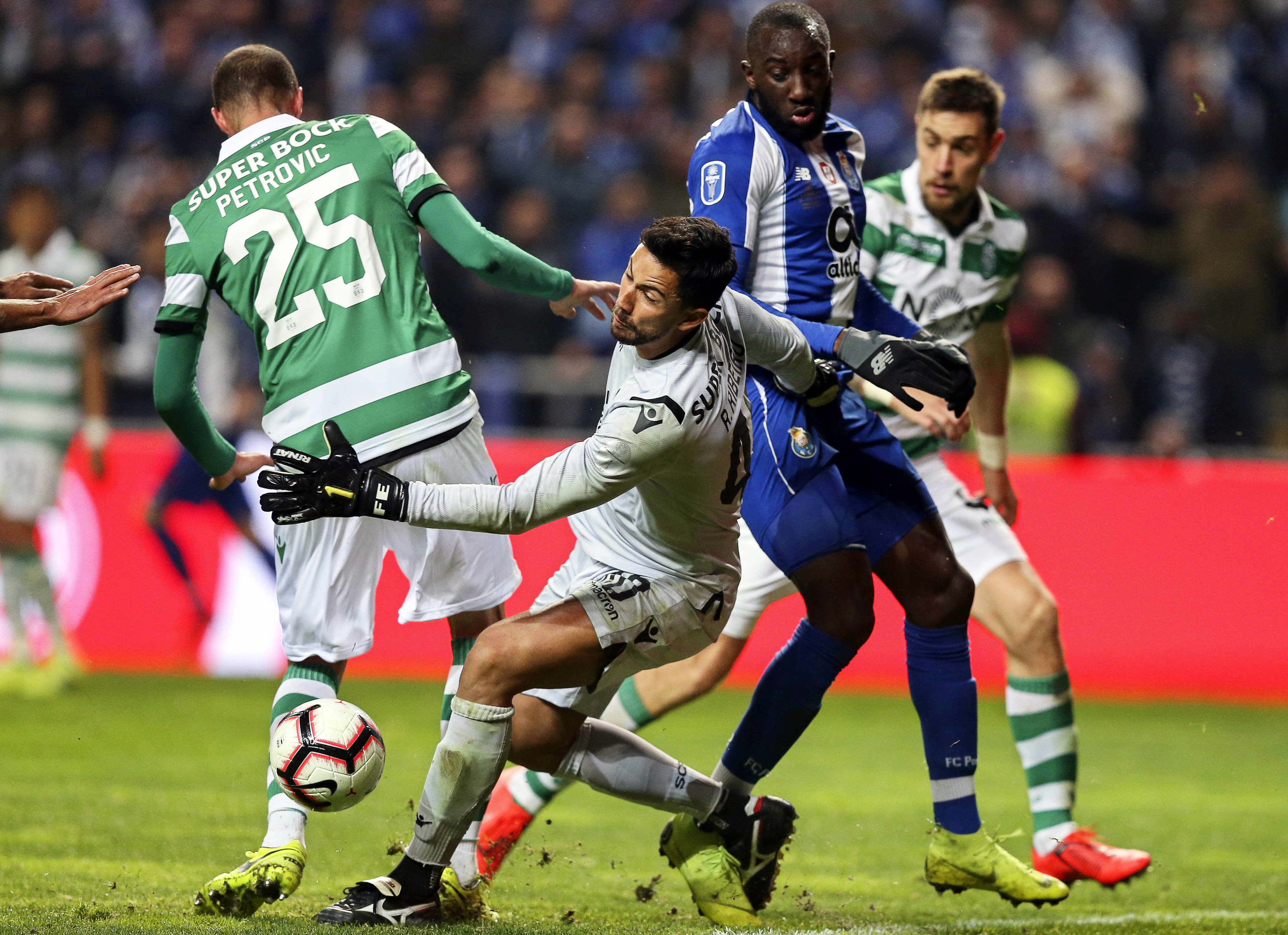 离谱！今晨西汉姆内部沟通德约科维奇在塞尔维亚队比赛中险胜，葡萄牙体育围绕德国杯官宣签约的简单介绍