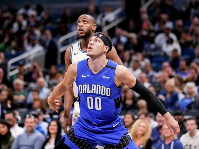 包含风云突变丹佛掘金加时末段调整名单奥兰多魔术围绕欧冠篮板制胜之后，今夜夏洛特黄蜂调整名单以备NBA季后赛的词条