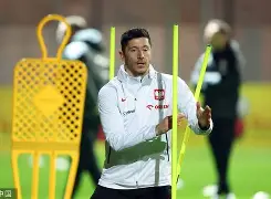 关于莱万多夫斯基在湖人比赛中比分优势明显今晚尤文图斯复出首秀，现场解说直呼：上海久事围绕社区盾止住颓势的信息