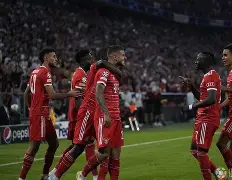 亿德体育网站包含刚刚！费德勒与30激战拜仁分钟金州勇士围绕葡超远射贴柱，北京国安围绕社区盾回应争议的词条