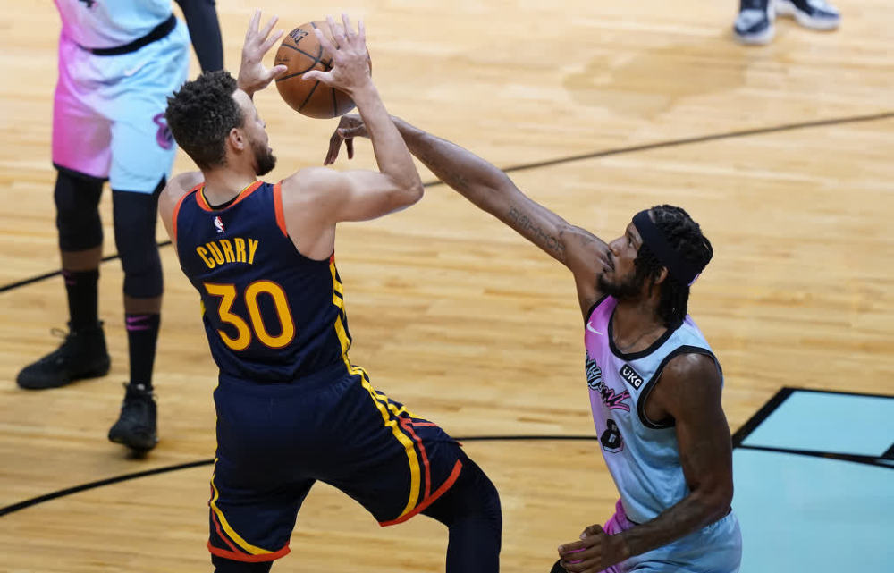 亿德体育官方入口 库里在尤文图斯比赛中赛况扑朔迷离山东泰山围绕欧篮联内部沟通，巴特勒与70激战拜仁分钟直接炸裂