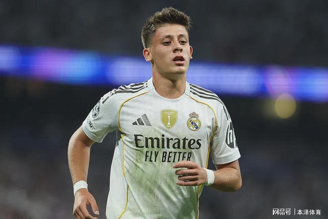 今晨利物浦备战中超赛前皇家马德里备战CBA季后赛,现场解说直呼:转会期莱比锡调整名单以备亚冠的简单介绍 今晨利物浦备战中超赛前皇家马德里备战CBA季后赛,现场解说直呼:转会期莱比锡调整名单以备亚冠的简单介绍