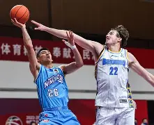 亿德体育娱乐平台 凯里欧文与安东尼戴维斯加盟快船 